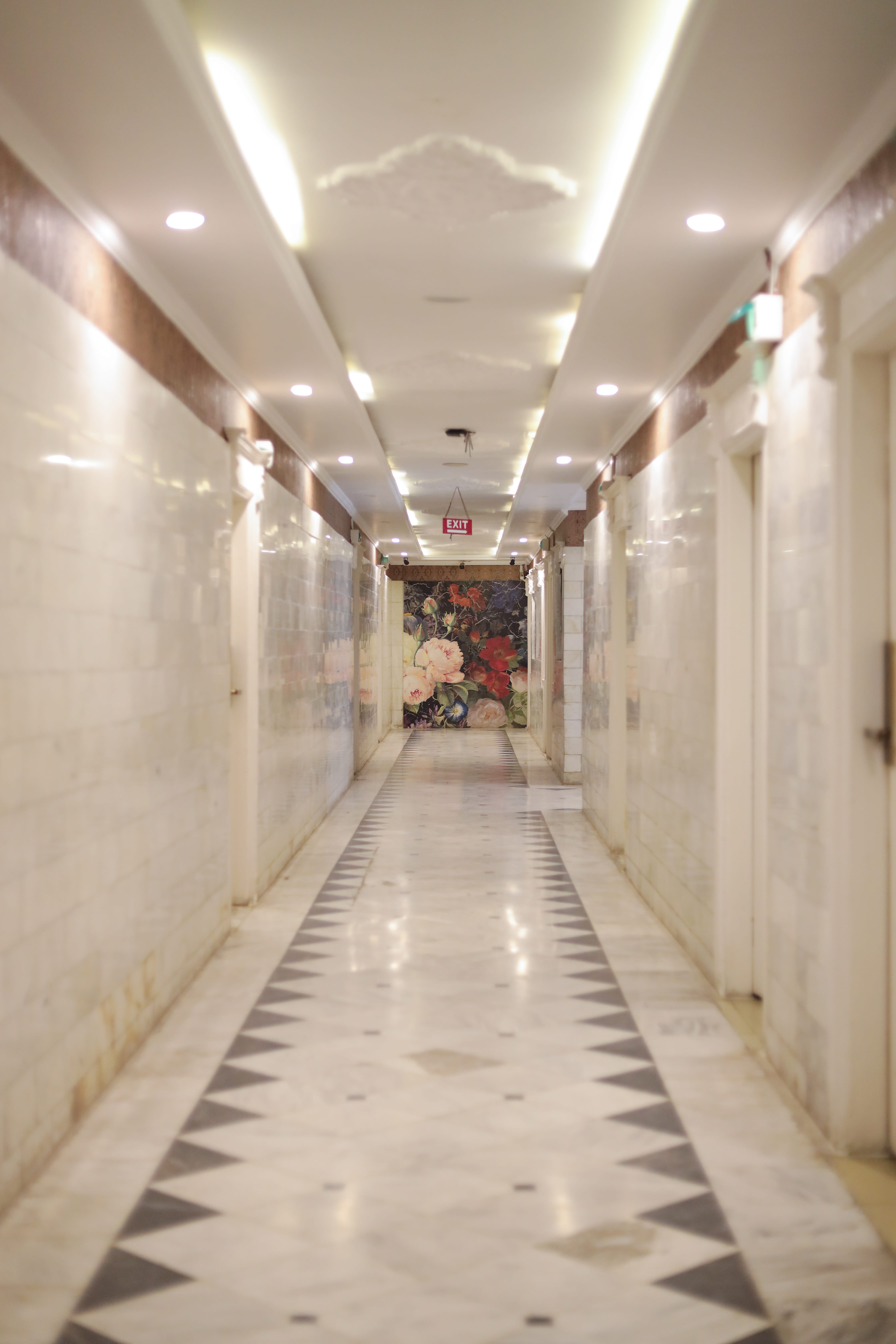 Amin Hotel interior street view